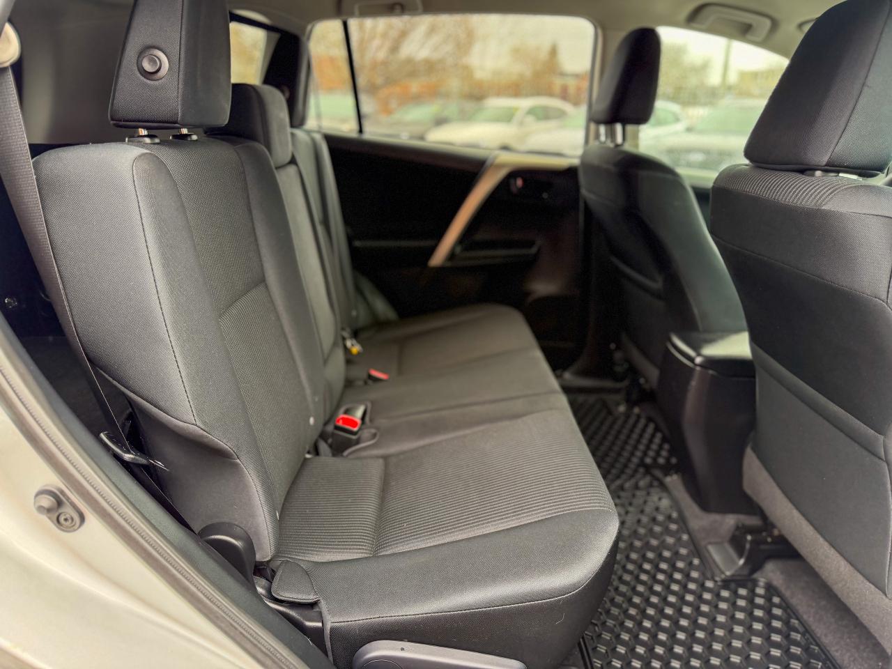 2015 Toyota RAV4 LE/AWD/CAMERA/REMOTE/2.5L/FUEL EFFICIENT ... Photo