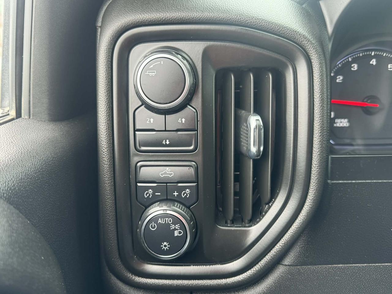 2022 Chevrolet SILVERADO 2500HD 4WD Crew Cab 172  Work Truck Photo