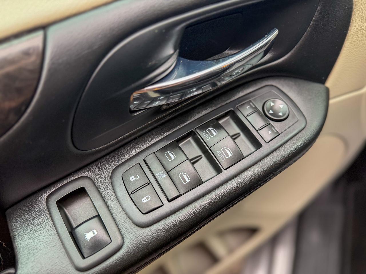 2017 Dodge Grand Caravan SXT/DVD PLAYER/CAMERA/STOW'N GO/NO ACCIDENTS/3.6L Photo