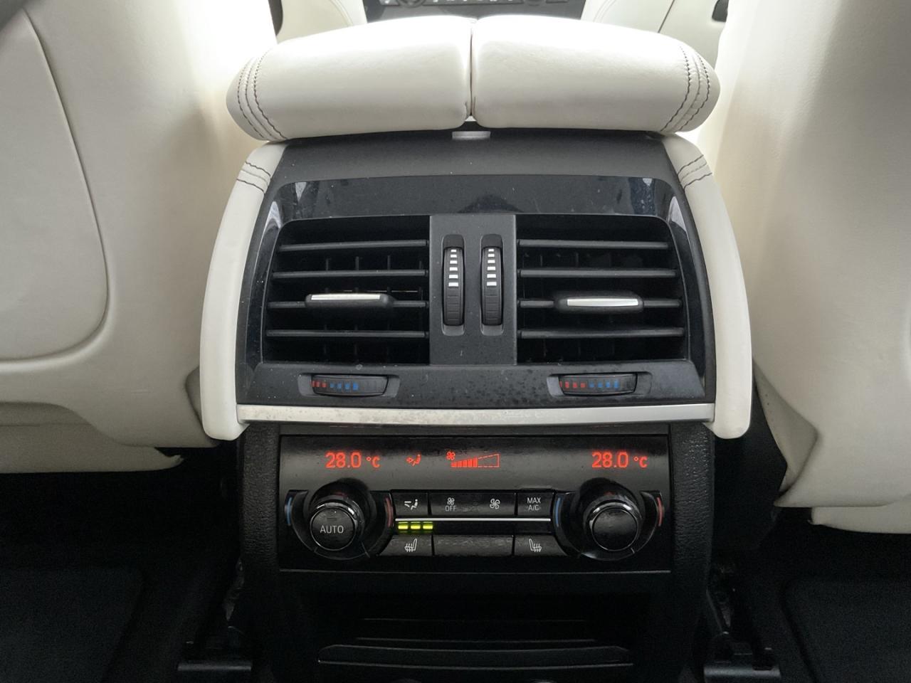 2016 BMW X5 xDrive35i - INDVIDUAL PKG! HUD! NAV! BACK-UP CAM! Photo