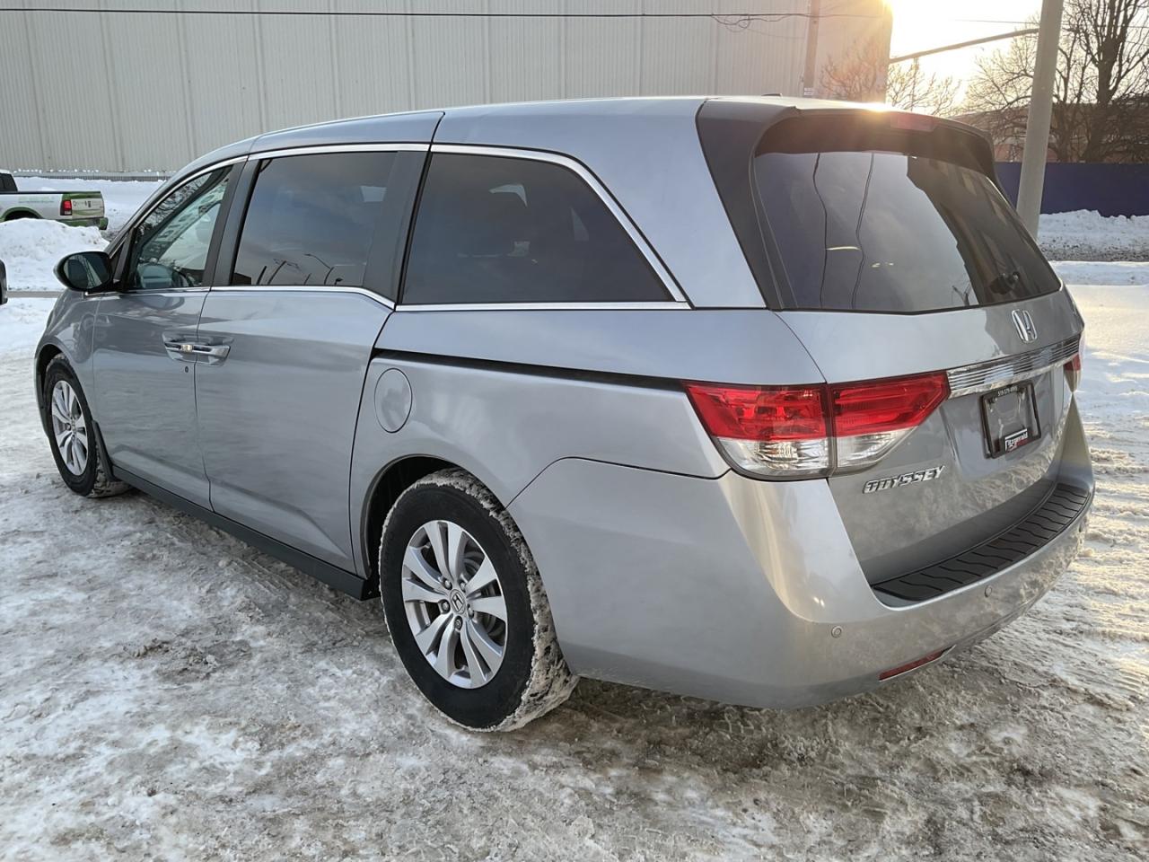 2017 Honda Odyssey EX-L w/Navigation - LTHR! DVD! BACK-UP/BLIND-SPOT Photo