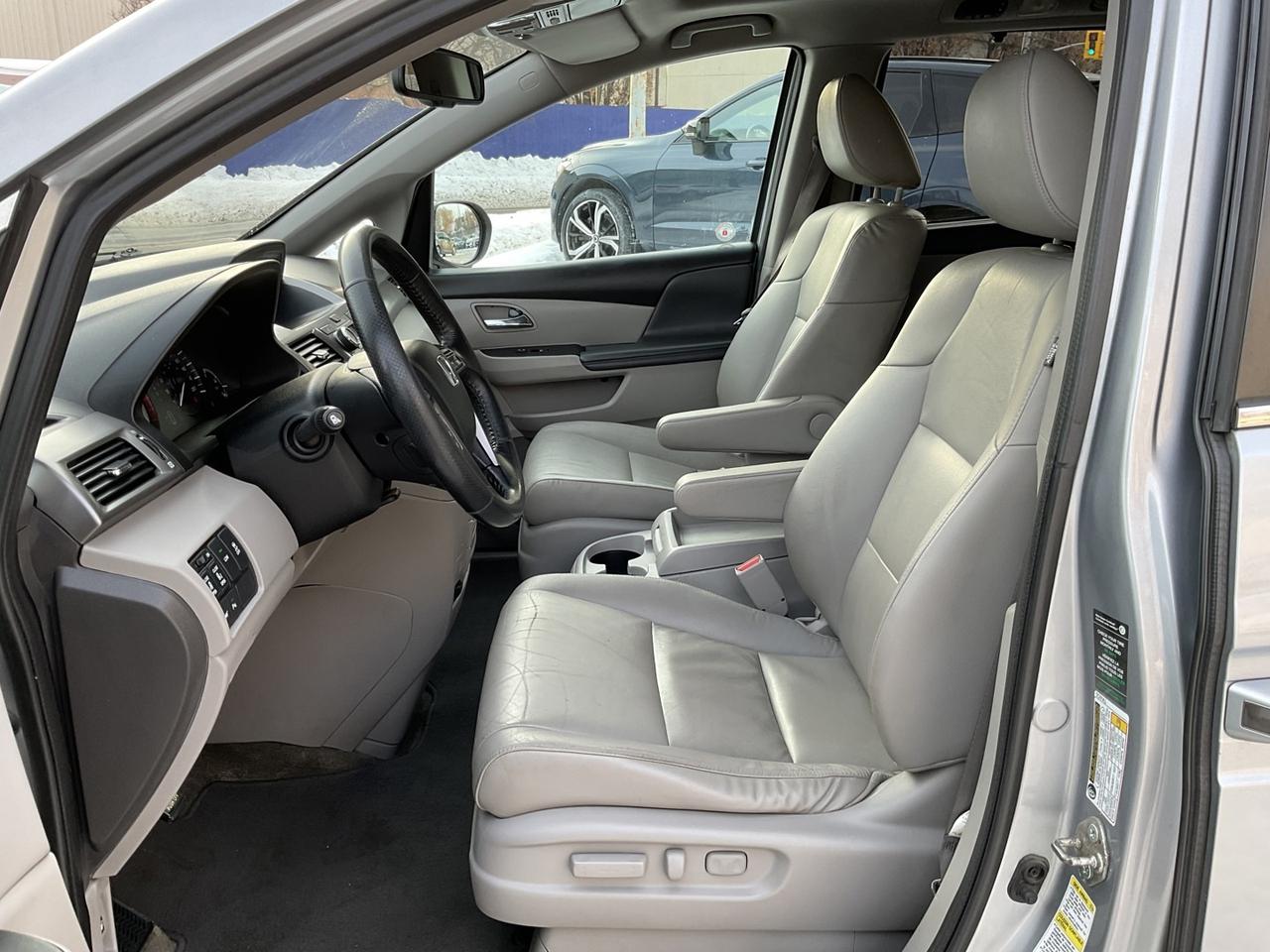 2017 Honda Odyssey EX-L w/Navigation - LTHR! DVD! BACK-UP/BLIND-SPOT Photo