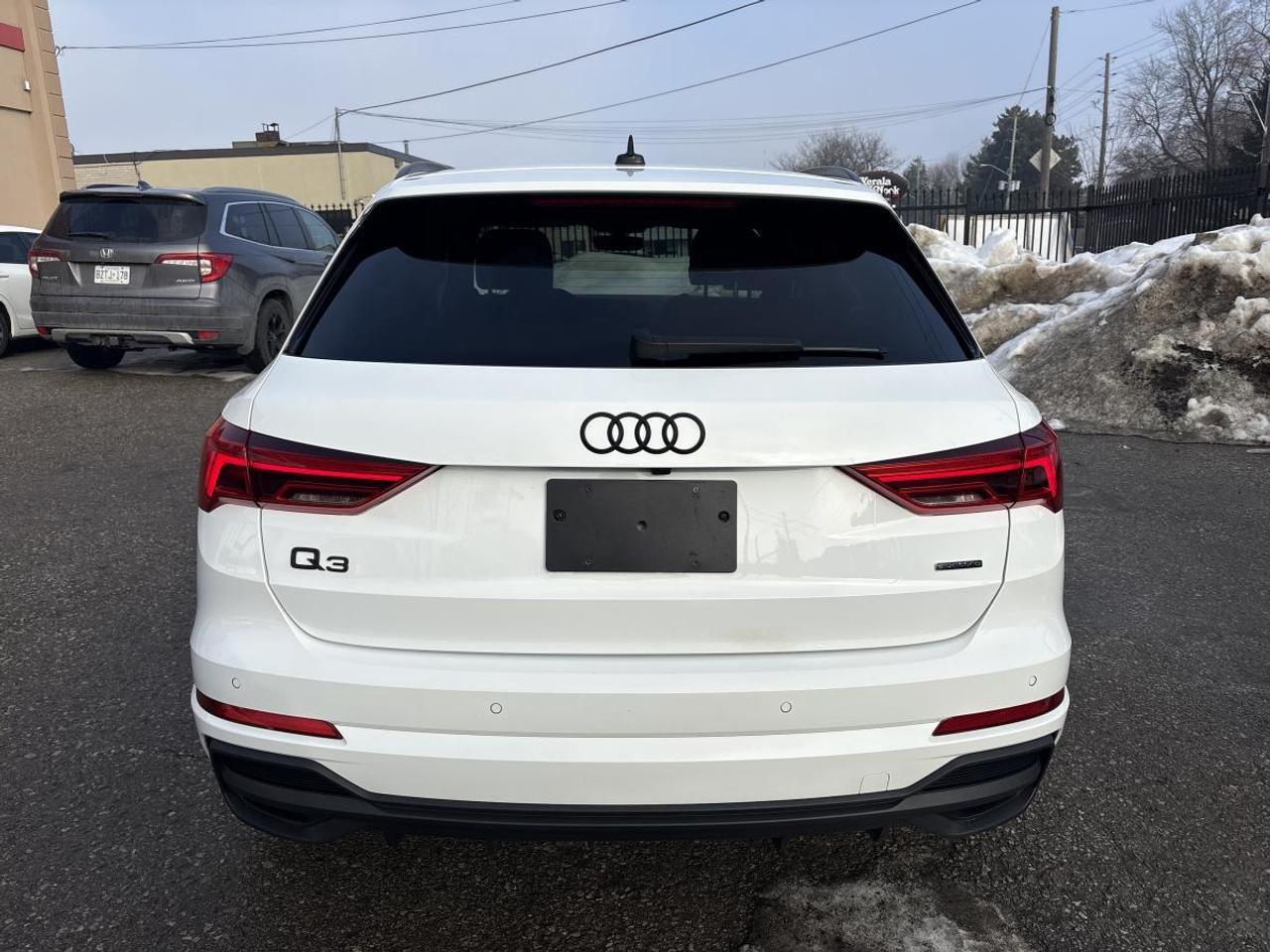 2024 Audi Q3 Progressiv w/2 Sets of Tires Clean Carfax Photo2