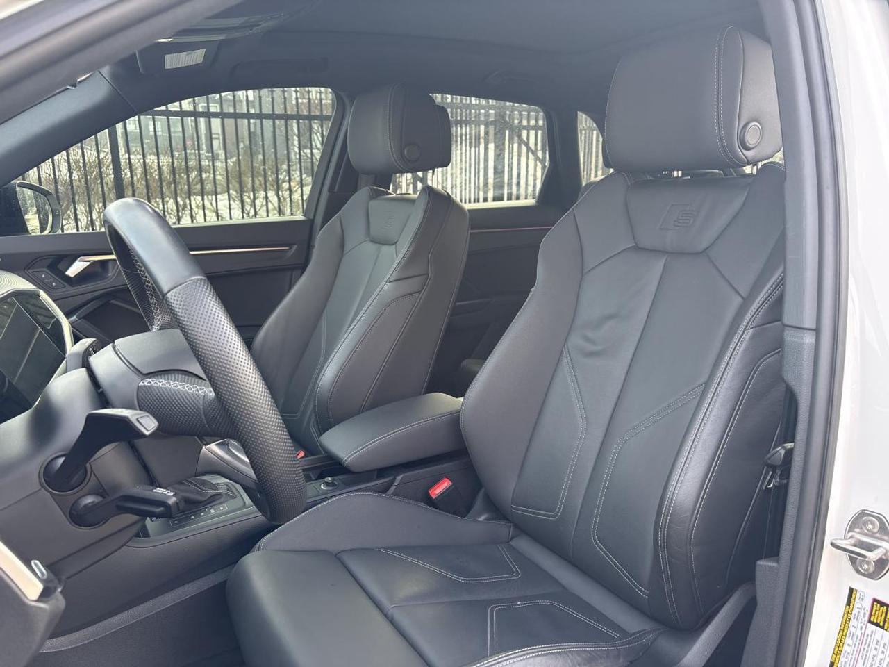 2024 Audi Q3 Progressiv w/2 Sets of Tires Clean Carfax Photo