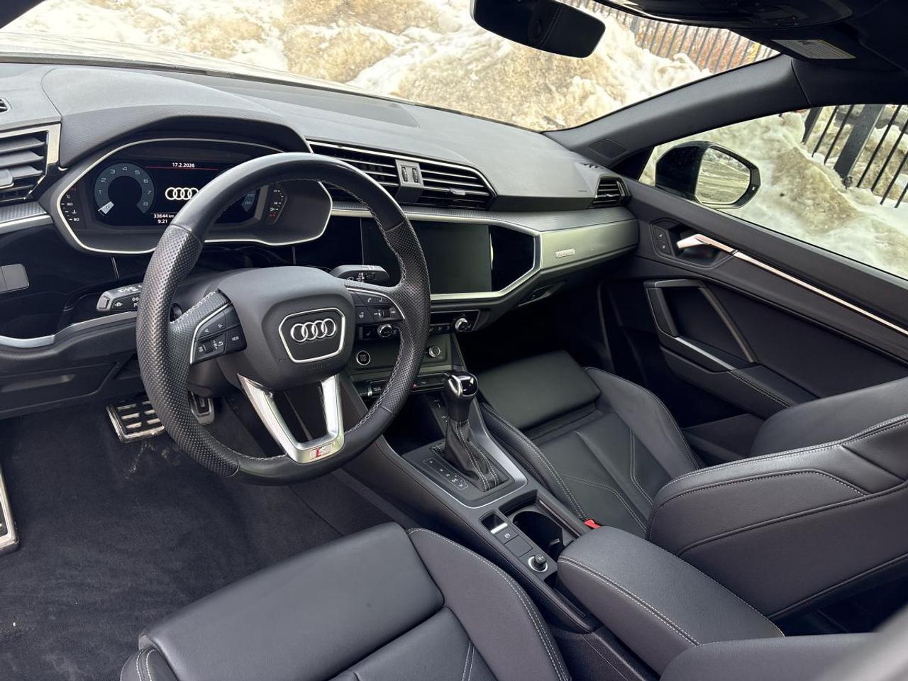 2024 Audi Q3 Progressiv w/2 Sets of Tires Clean Carfax Photo