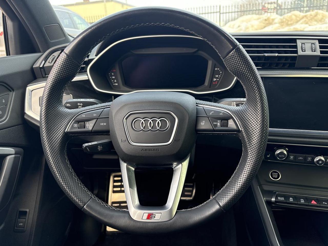 2024 Audi Q3 Progressiv w/2 Sets of Tires Clean Carfax Photo