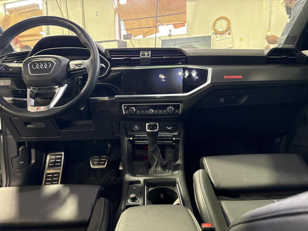 2024 Audi Q3 Progressiv w/2 Sets of Tires Clean Carfax Photo