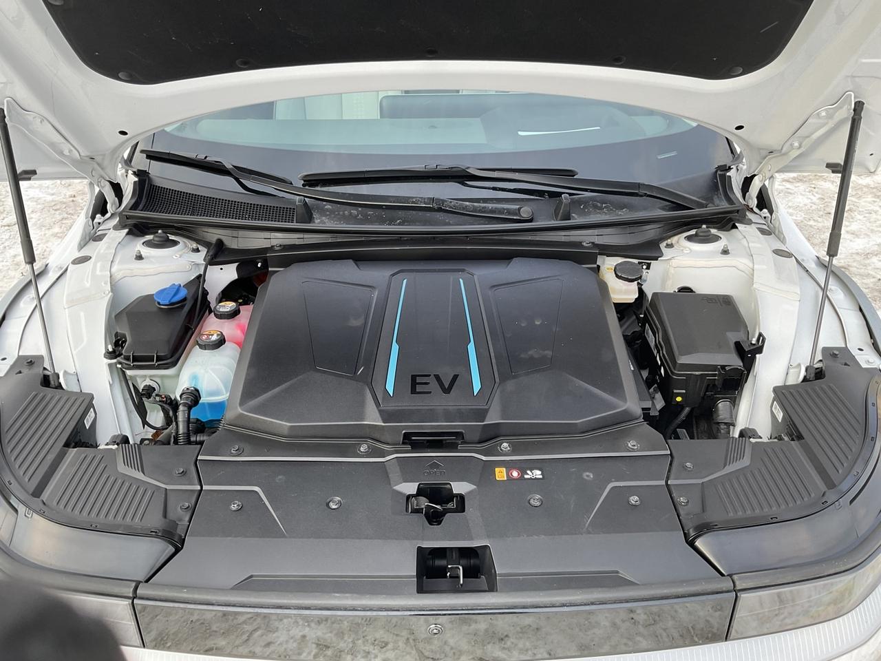 2024 Hyundai IONIQ 5 LONG RANGE AWD W/ LUX PKG - LTHR! HUD! NAV! 360 CA Photo