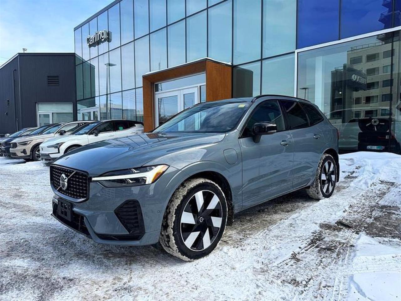 2024 Volvo XC60 Recharge T8 eAWD PHEV Plus Dark Theme Photo