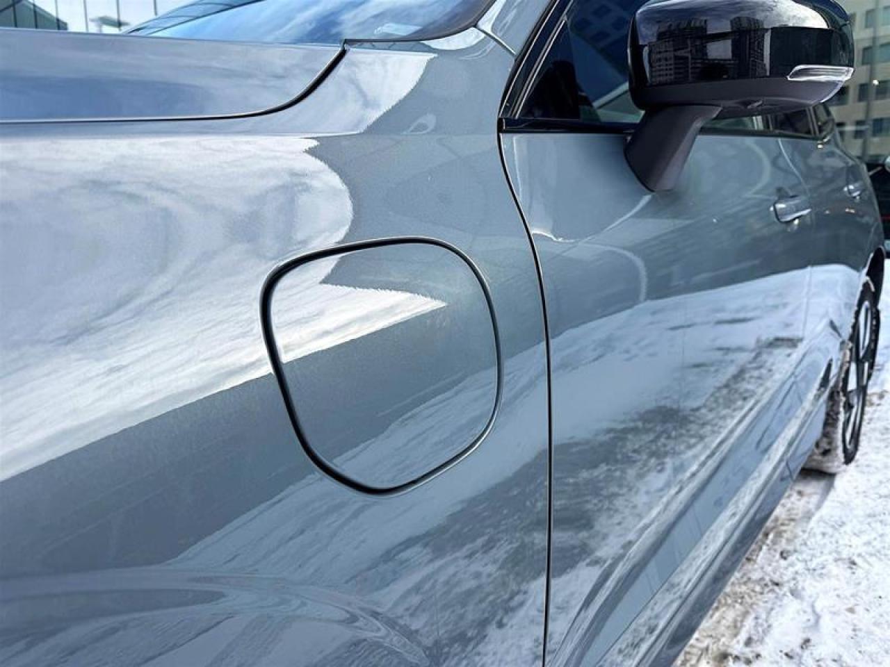 2024 Volvo XC60 Recharge T8 eAWD PHEV Plus Dark Theme Photo