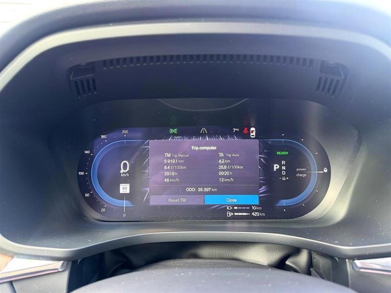 2024 Volvo XC60 Recharge T8 eAWD PHEV Plus Dark Theme Photo