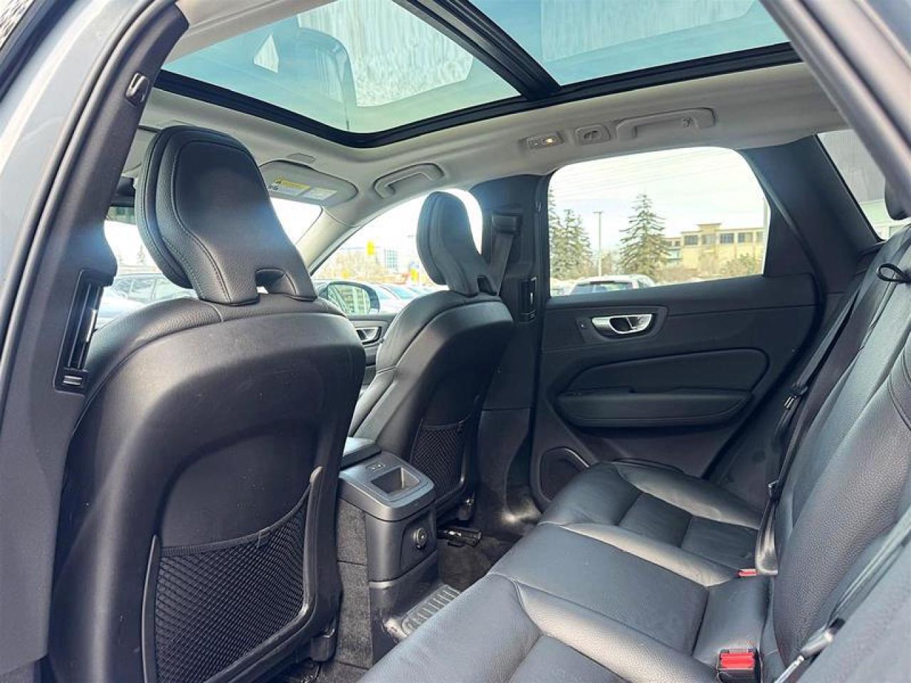 2024 Volvo XC60 Recharge T8 eAWD PHEV Plus Dark Theme Photo