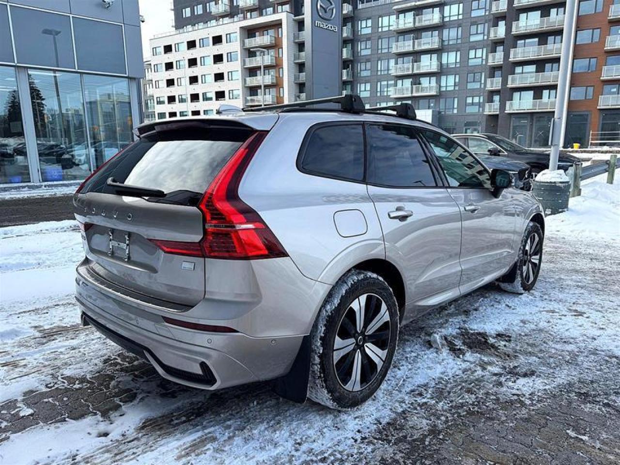 2024 Volvo XC60 Recharge T8 eAWD PHEV Plus Dark Theme Photo2