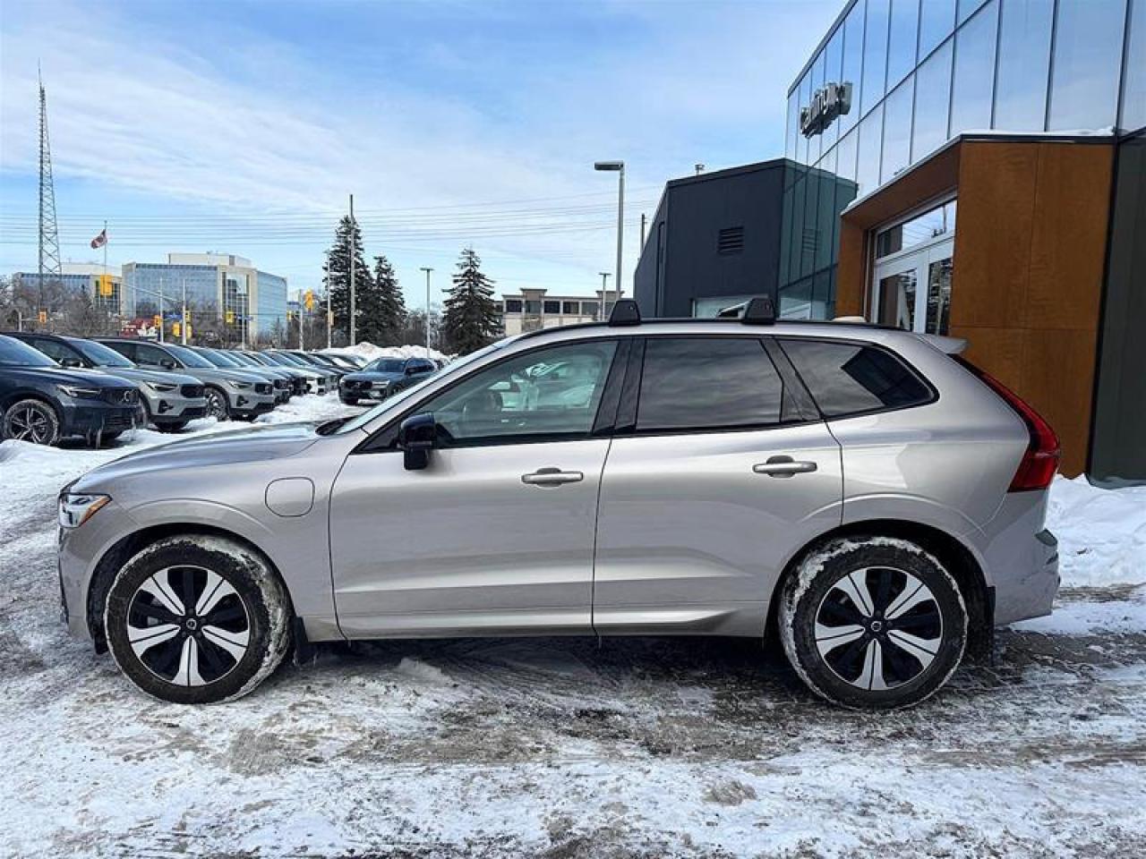 2024 Volvo XC60 Recharge T8 eAWD PHEV Plus Dark Theme Photo4