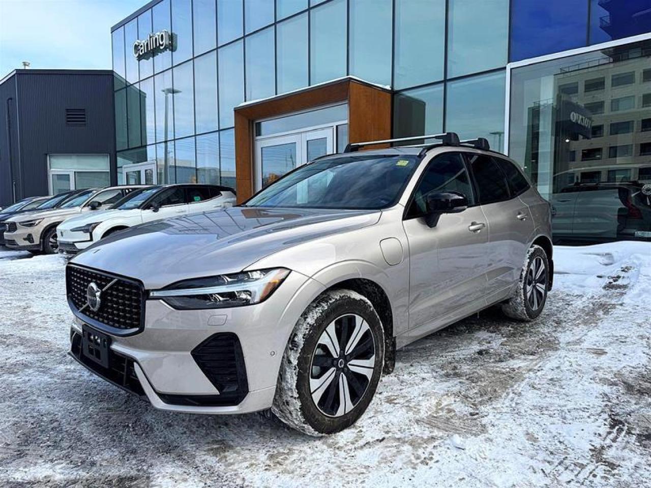 2024 Volvo XC60 Recharge T8 eAWD PHEV Plus Dark Theme Photo