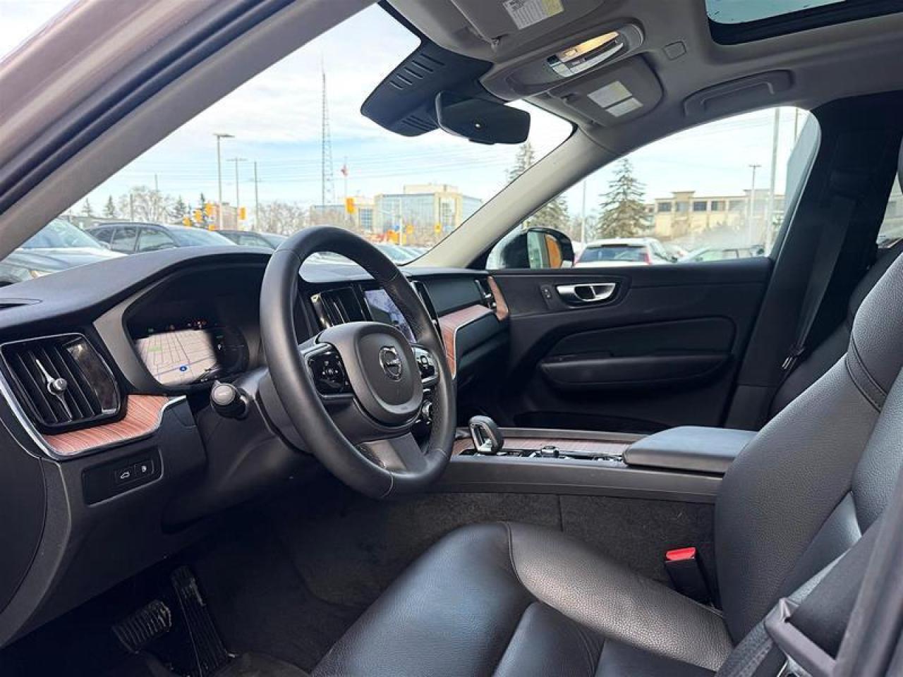 2024 Volvo XC60 Recharge T8 eAWD PHEV Plus Dark Theme Photo