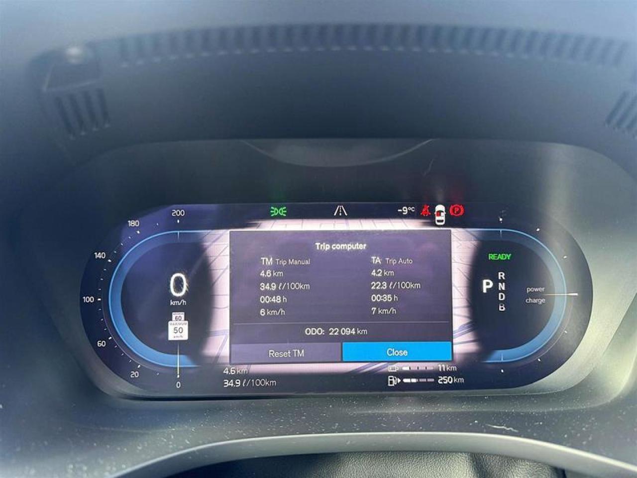 2024 Volvo XC60 Recharge T8 eAWD PHEV Plus Dark Theme Photo