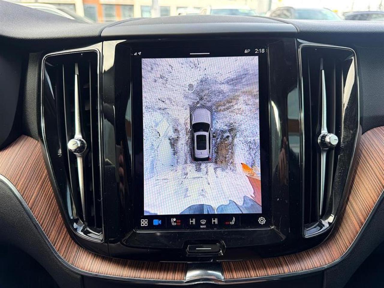 2024 Volvo XC60 Recharge T8 eAWD PHEV Plus Dark Theme Photo