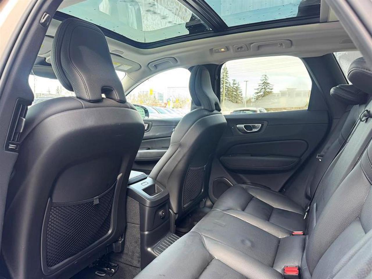 2024 Volvo XC60 Recharge T8 eAWD PHEV Plus Dark Theme Photo