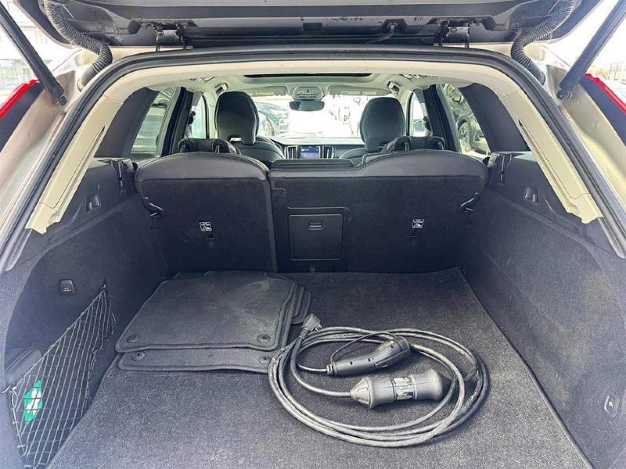 2024 Volvo XC60 Recharge T8 eAWD PHEV Plus Dark Theme Photo