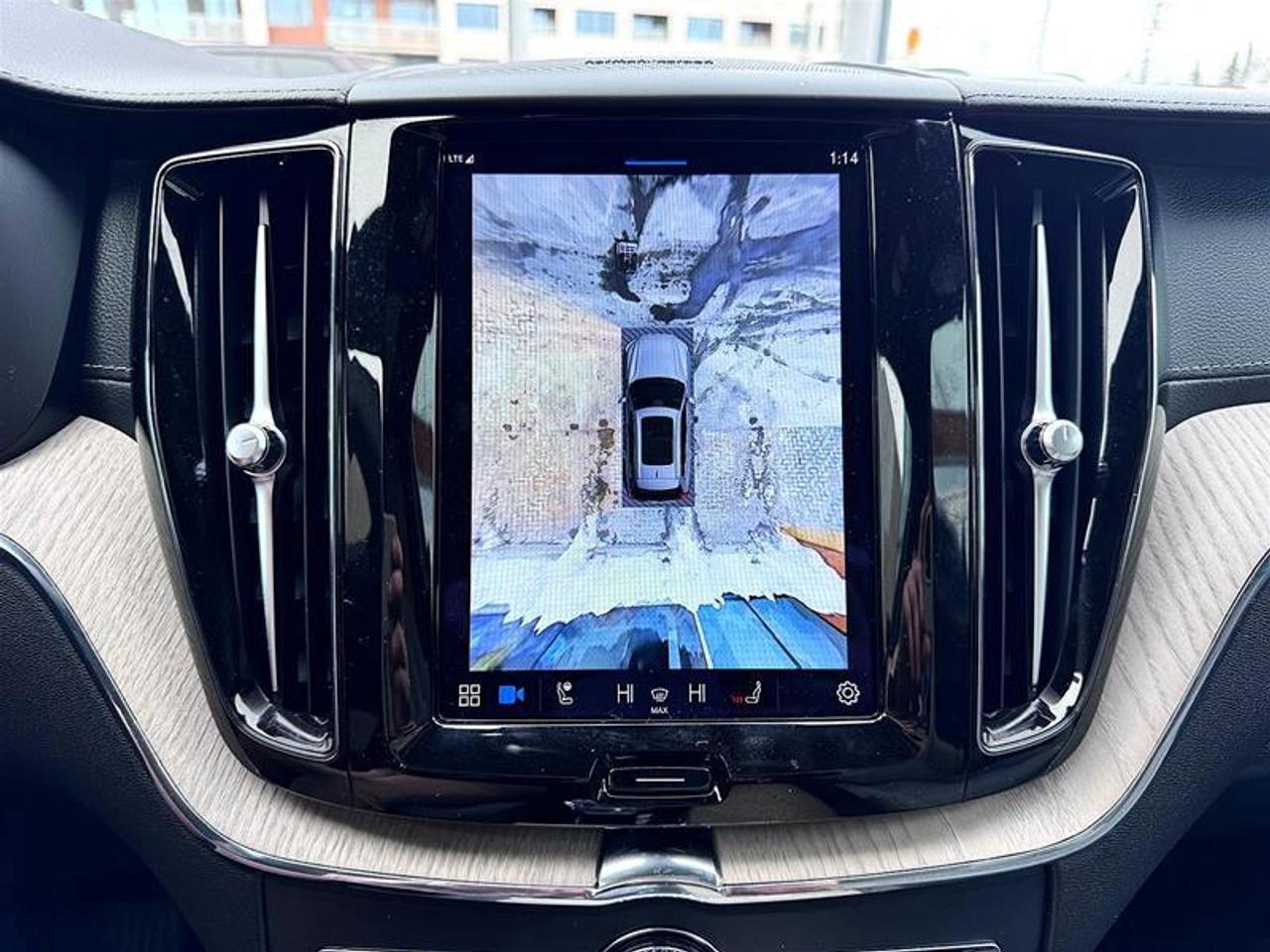 2024 Volvo XC60 Recharge T8 Ultimate   PHEV   AWD   Wool Interior   Clean Photo
