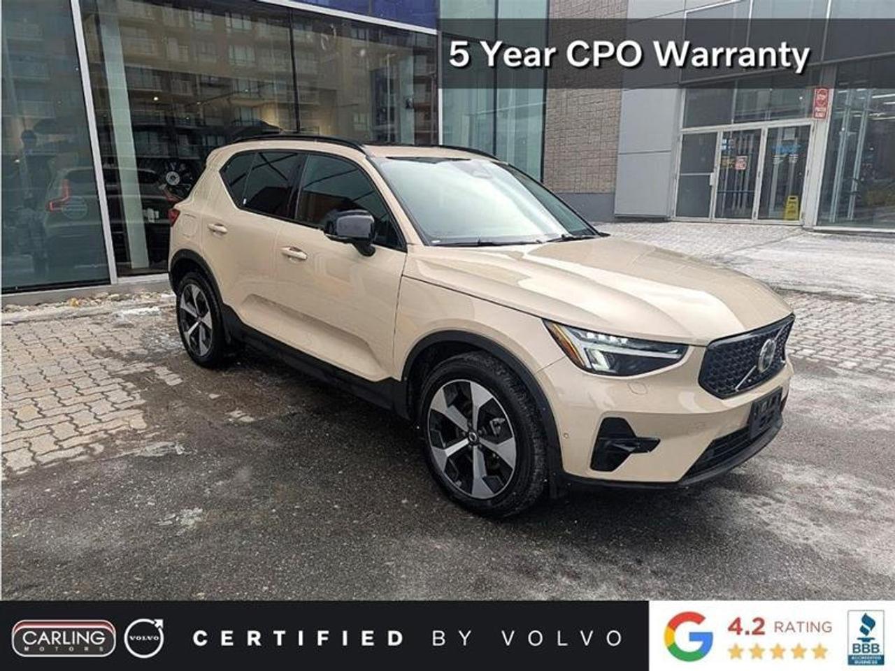 2025 Volvo XC40 B5 AWD Plus Dark Theme   Finance 84 months @ 3.49% Photo