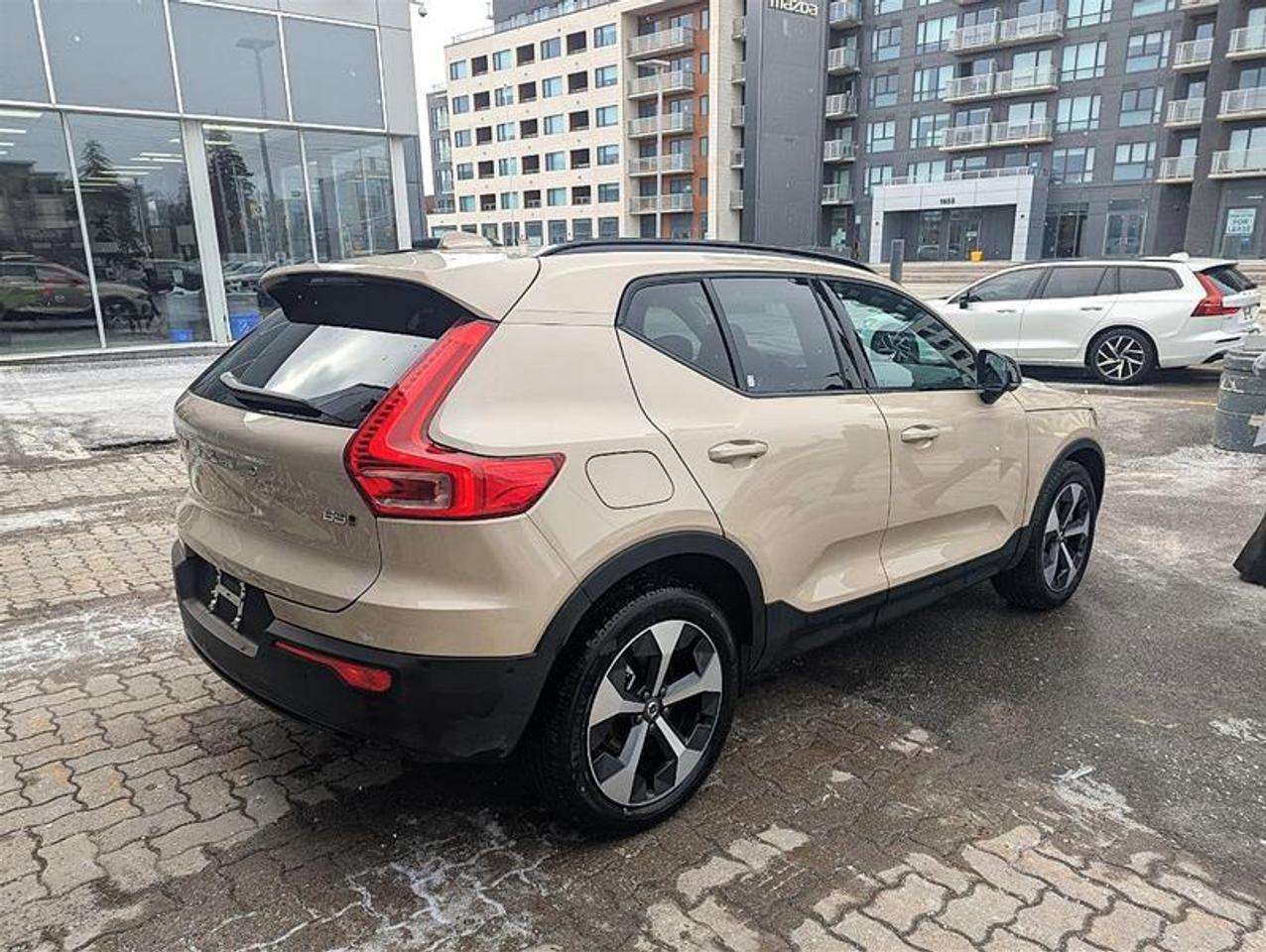 2025 Volvo XC40 B5 AWD Plus Dark Theme   Finance 84 months @ 3.49% Photo