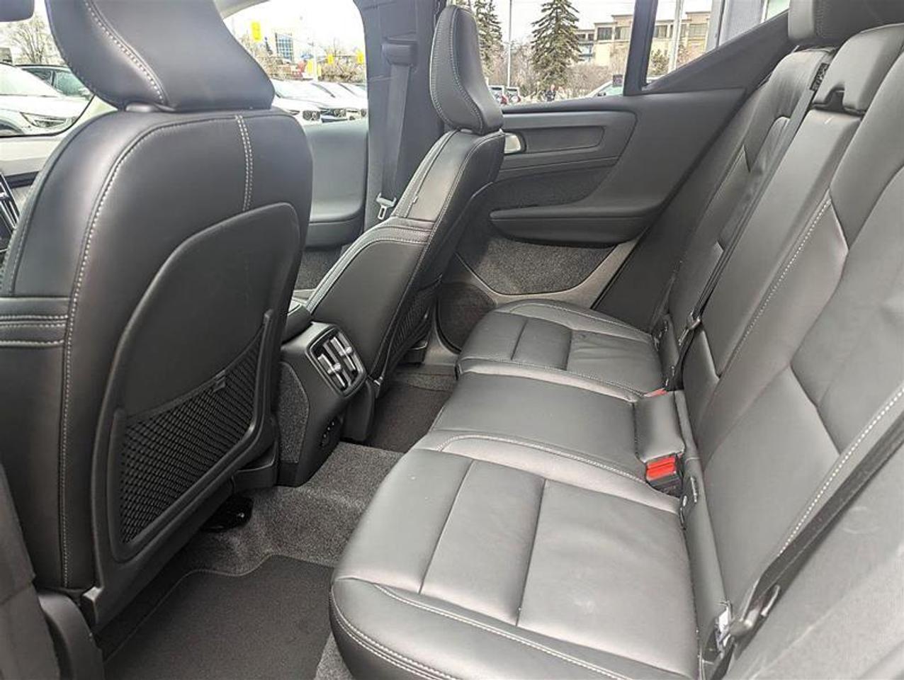 2025 Volvo XC40 B5 AWD Plus Dark Theme   Finance 84 months @ 3.49% Photo