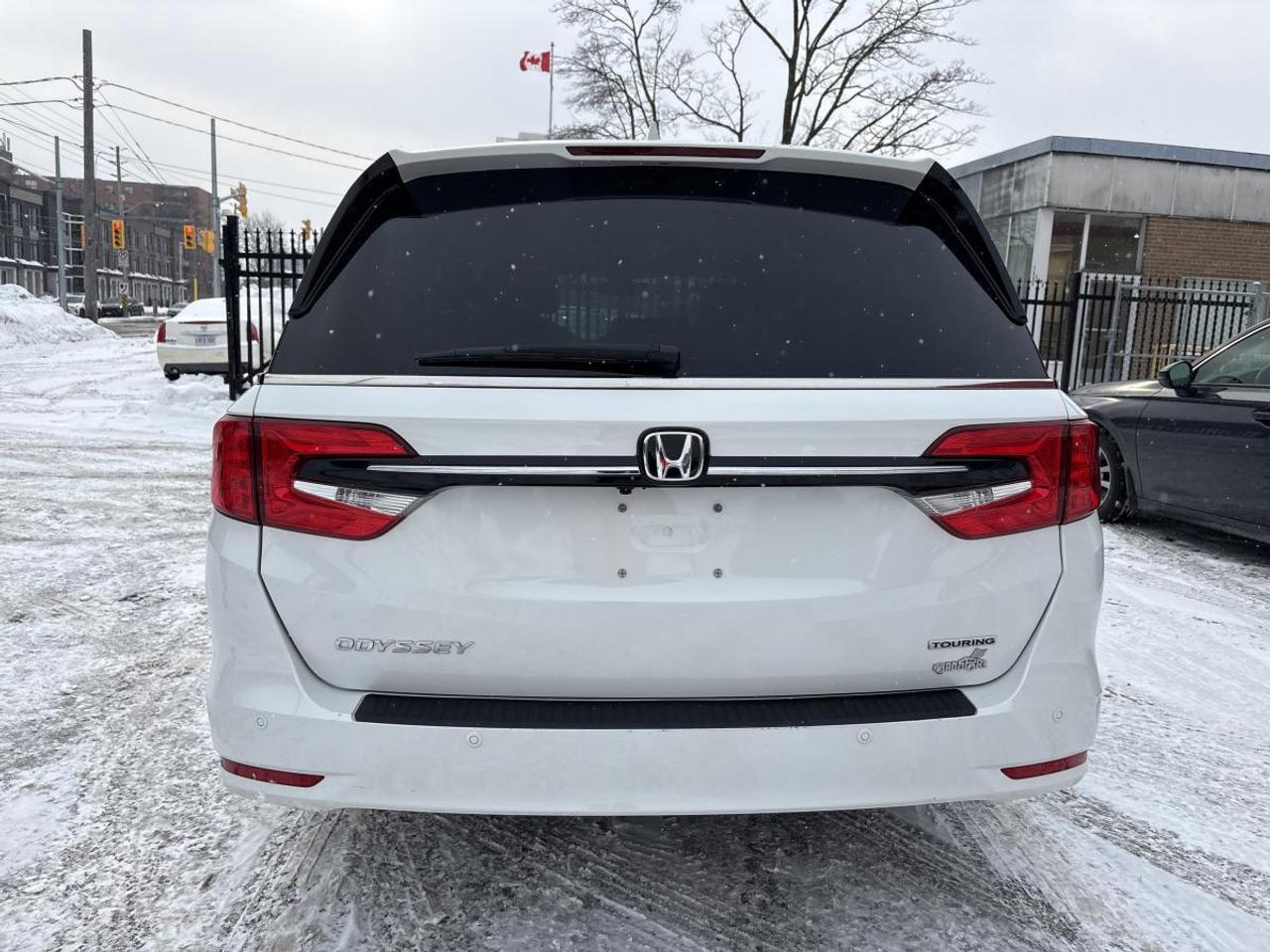 2023 Honda Odyssey Touring Photo2