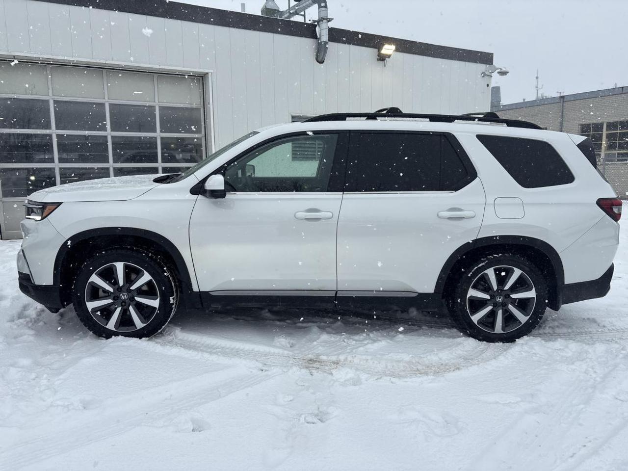 2025 Honda Pilot Touring Honda Certified With 7YR/160K Warranty Photo4