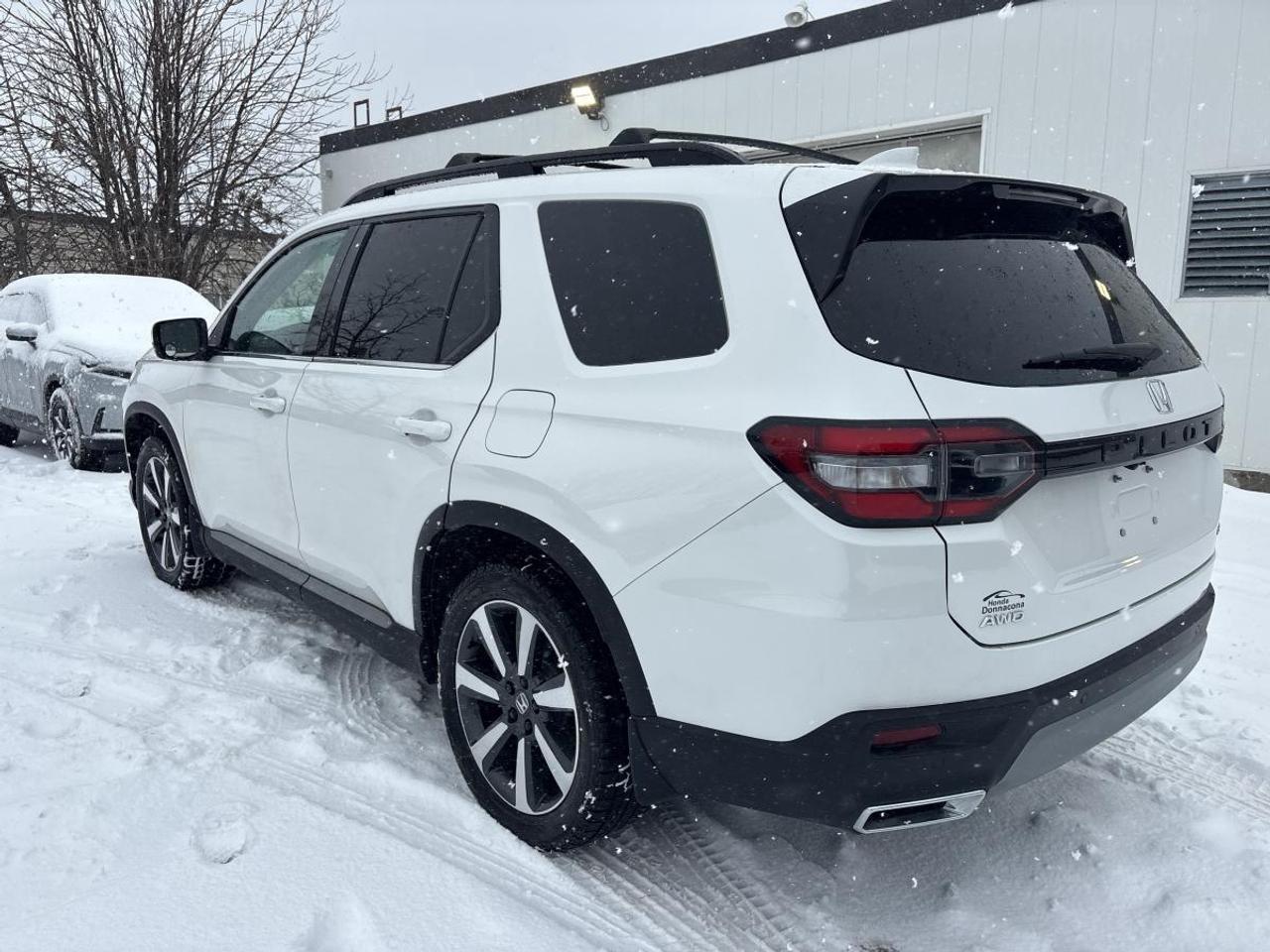 2025 Honda Pilot Touring Honda Certified With 7YR/160K Warranty Photo3
