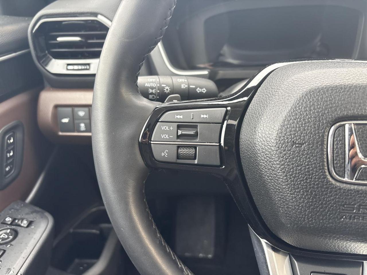 2025 Honda Pilot Touring Honda Certified With 7YR/160K Warranty Photo