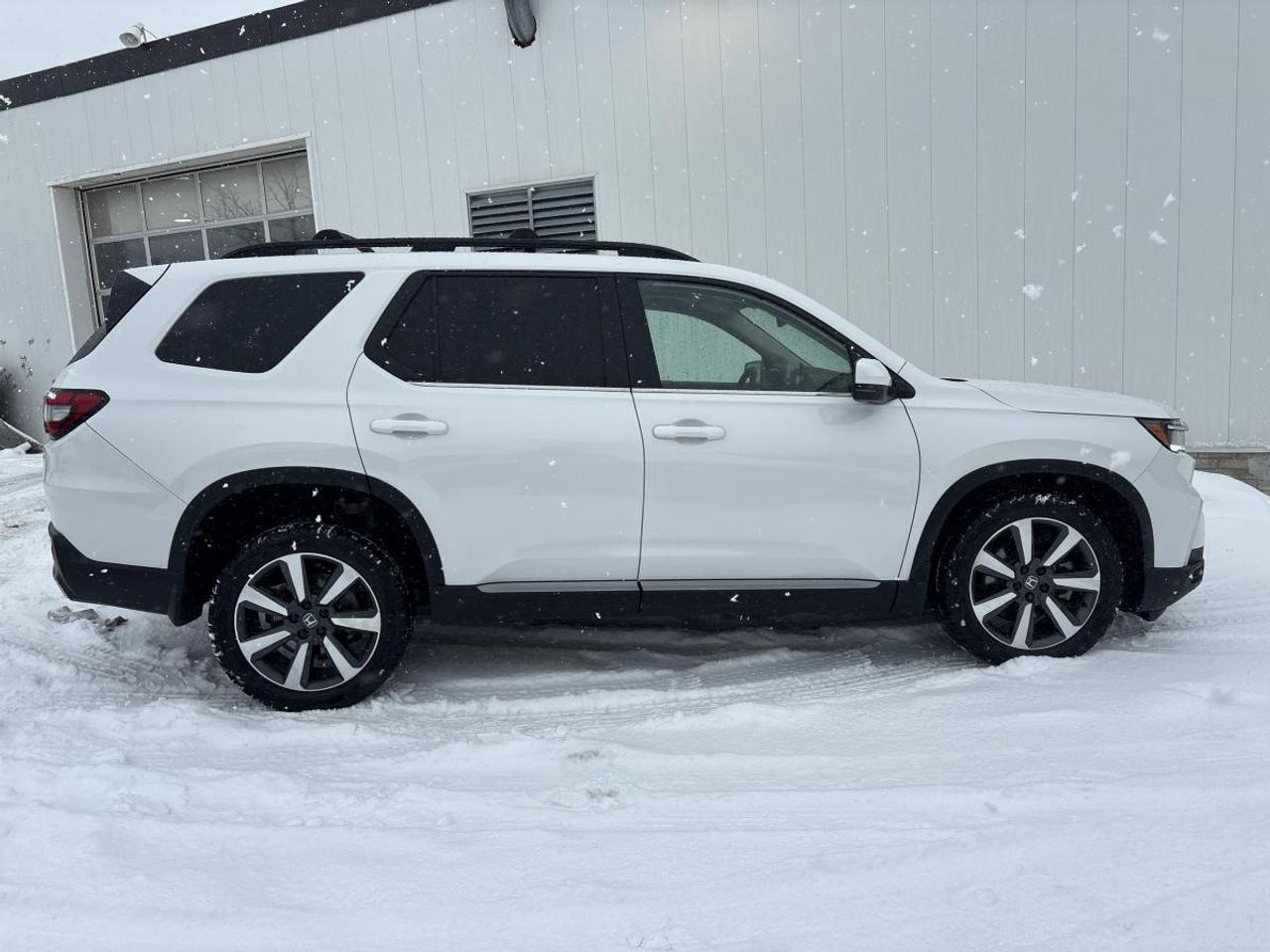 2025 Honda Pilot Touring Honda Certified With 7YR/160K Warranty Photo