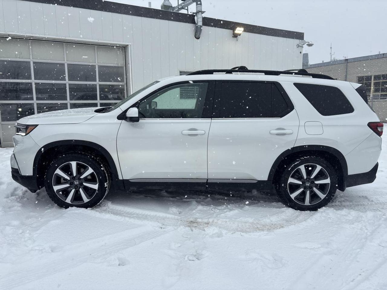 2025 Honda Pilot Touring Honda Certified With 7YR/160K Warranty Photo