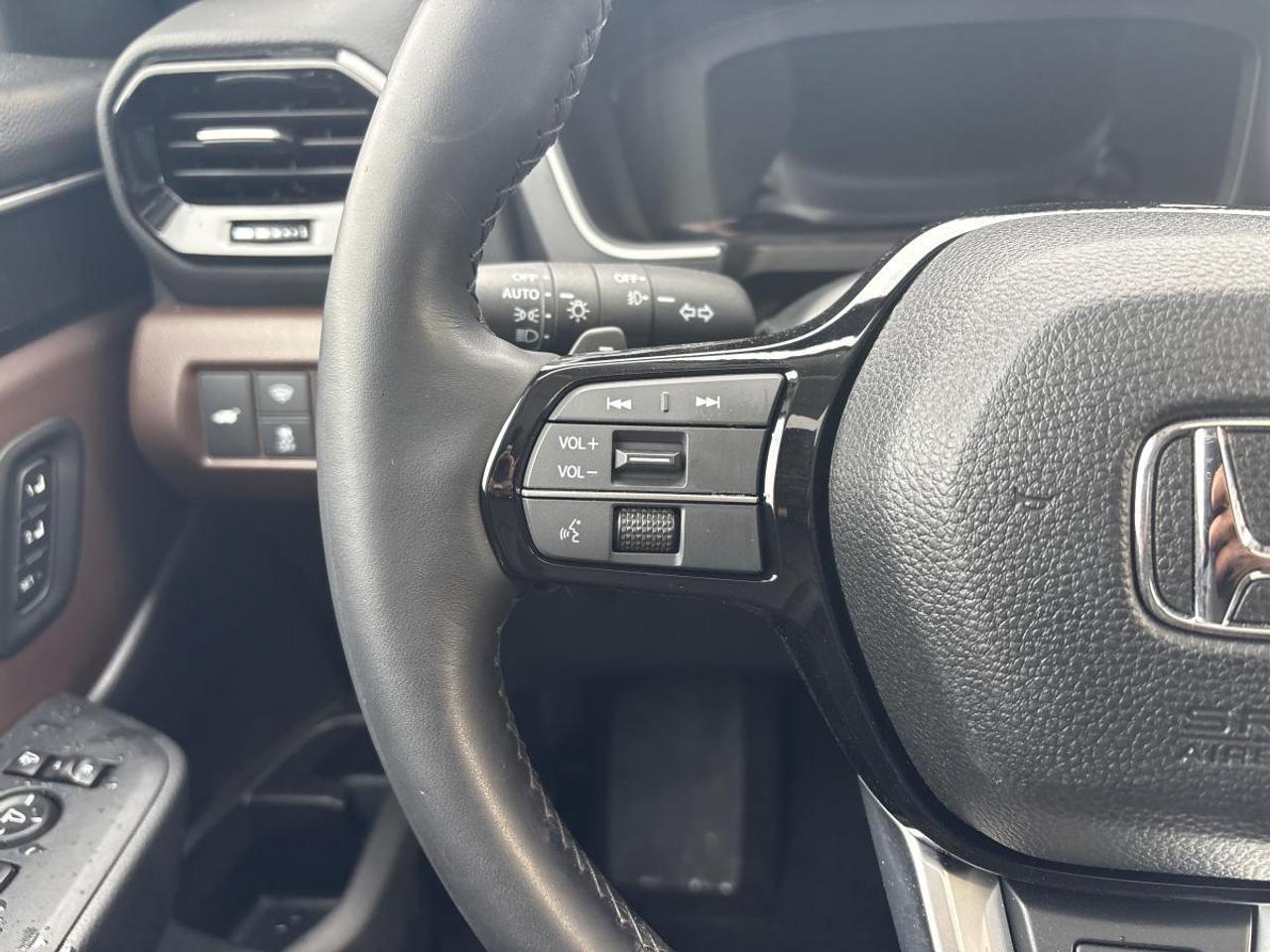 2025 Honda Pilot Touring Honda Certified With 7YR/160K Warranty Photo