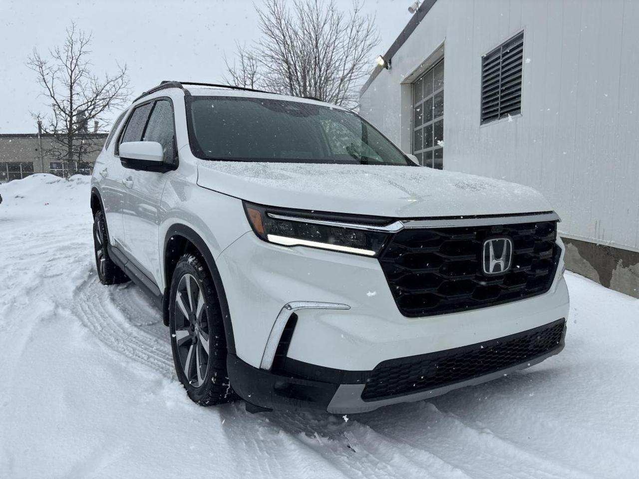 2025 Honda Pilot Touring Honda Certified With 7YR/160K Warranty Photo