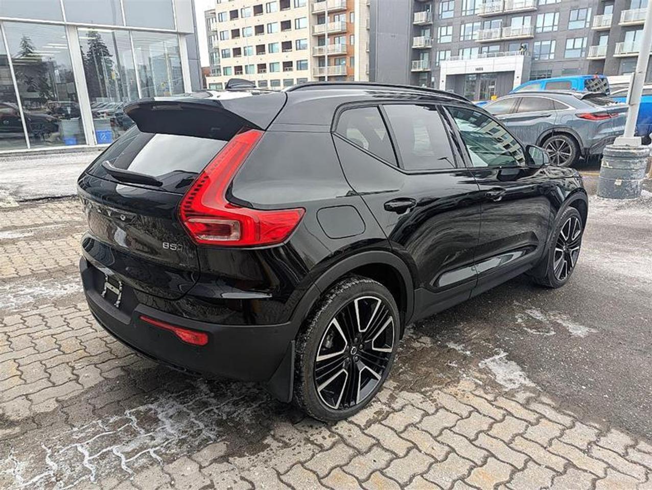 2025 Volvo XC40 B5 Ultra   AWD   Low KM   21” Wheels   Clean Photo2