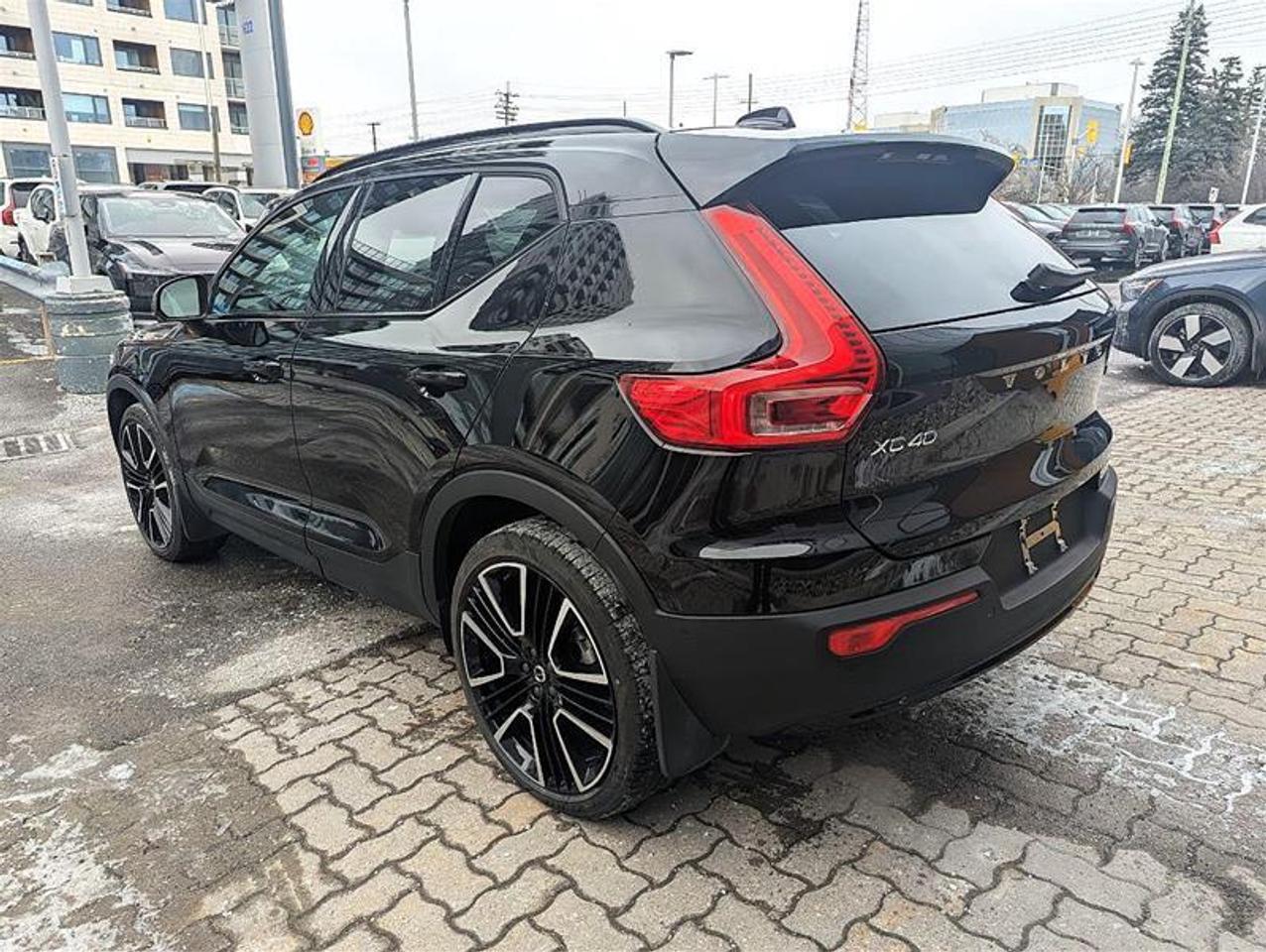2025 Volvo XC40 B5 Ultra   AWD   Low KM   21” Wheels   Clean Photo3