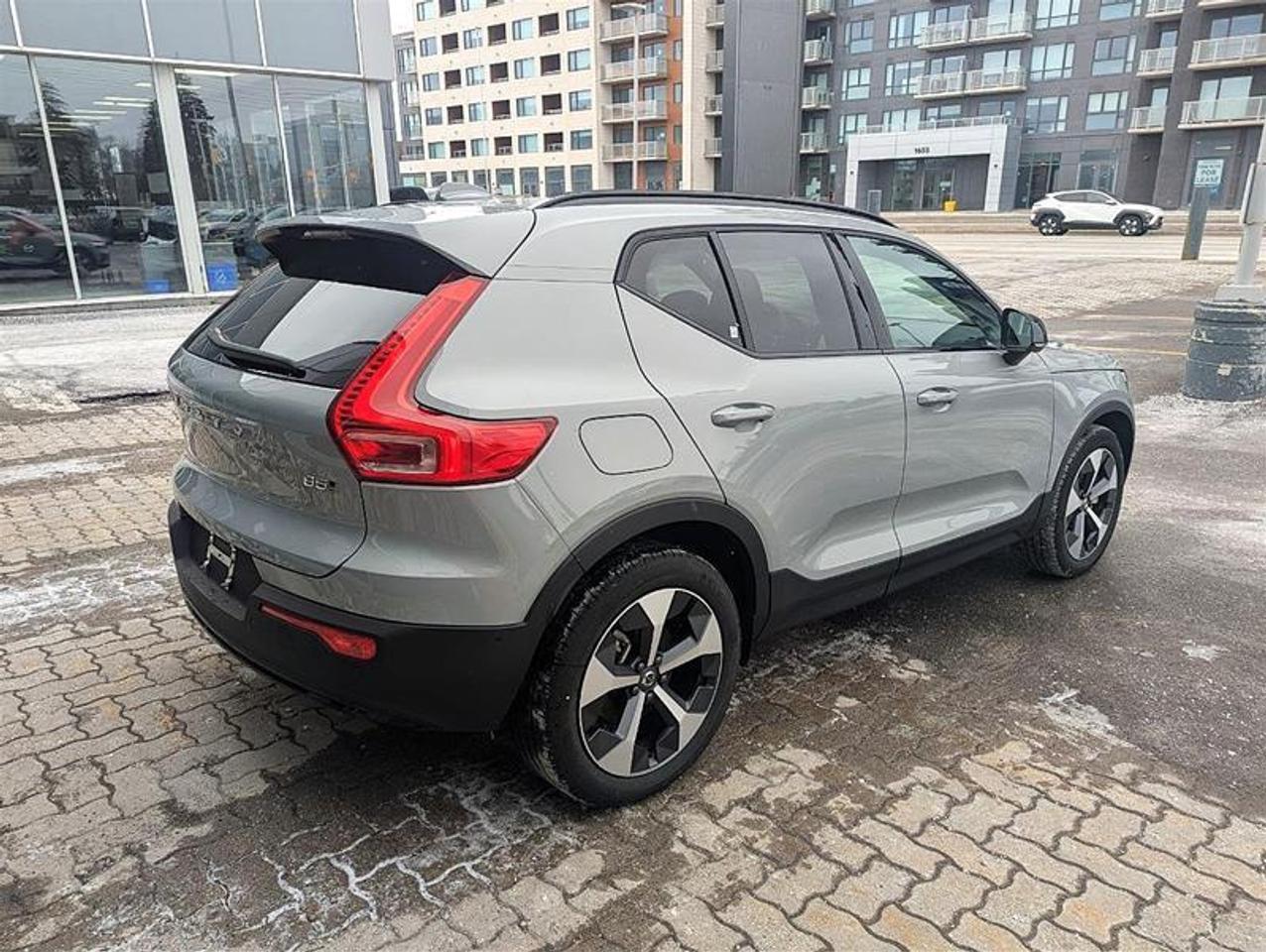 2025 Volvo XC40 B5 Plus   AWD   Low KM   Climate Pkg   3.49% Photo2