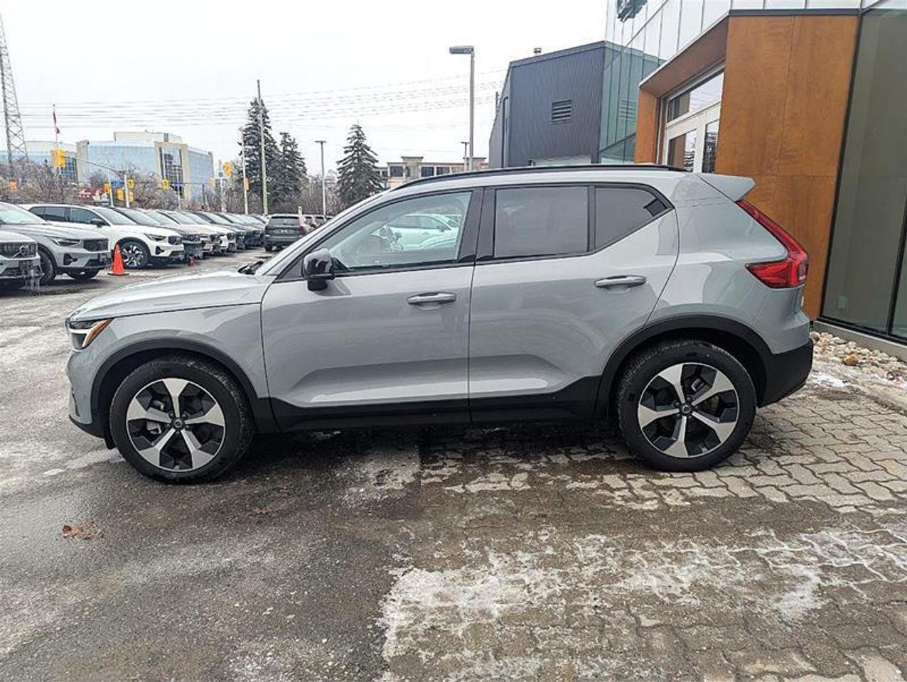 2025 Volvo XC40 B5 Plus   AWD   Low KM   Climate Pkg   3.49% Photo