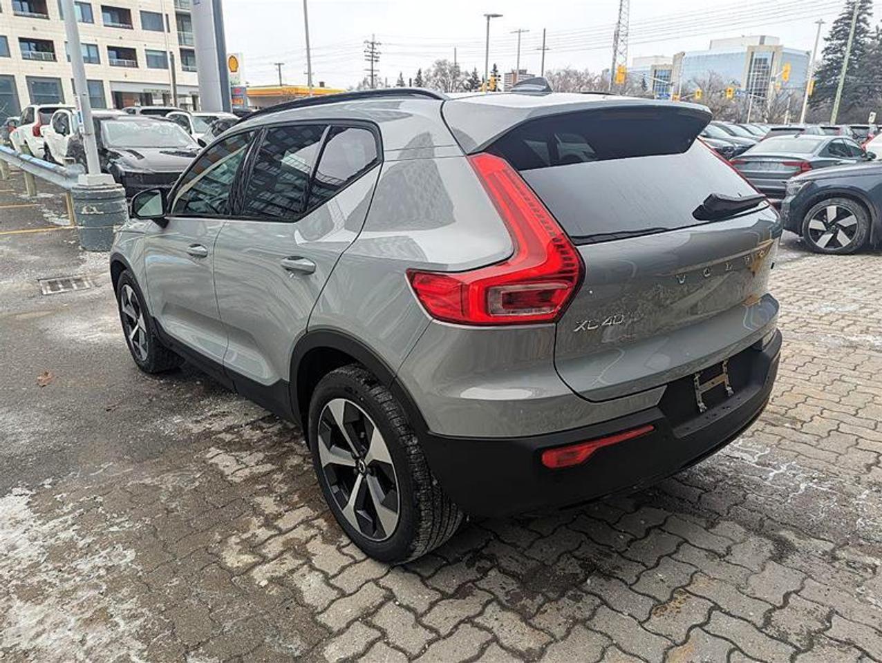 2025 Volvo XC40 B5 Plus   AWD   Low KM   Climate Pkg   3.49% Photo