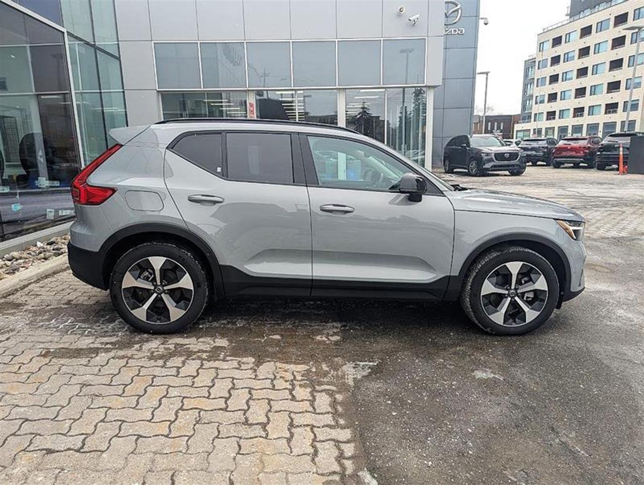 2025 Volvo XC40 B5 Plus   AWD   Low KM   Climate Pkg   3.49% Photo