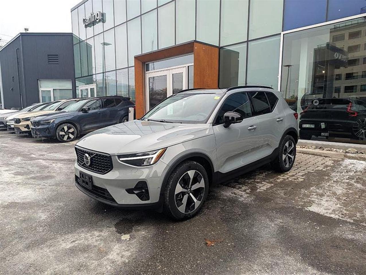 2025 Volvo XC40 B5 Plus   AWD   Low KM   Climate Pkg   3.49% Photo
