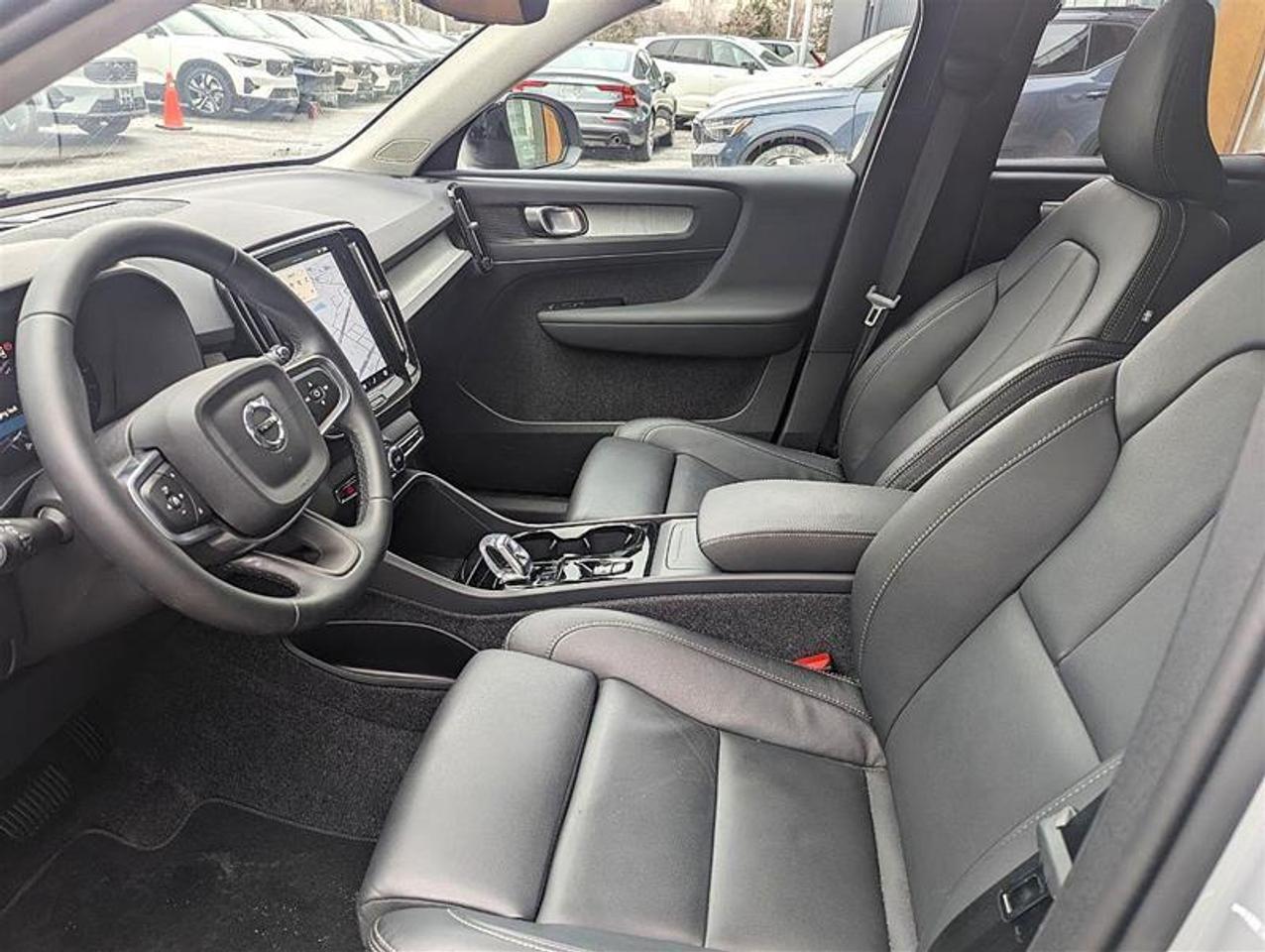 2025 Volvo XC40 B5 Plus   AWD   Low KM   Climate Pkg   3.49% Photo