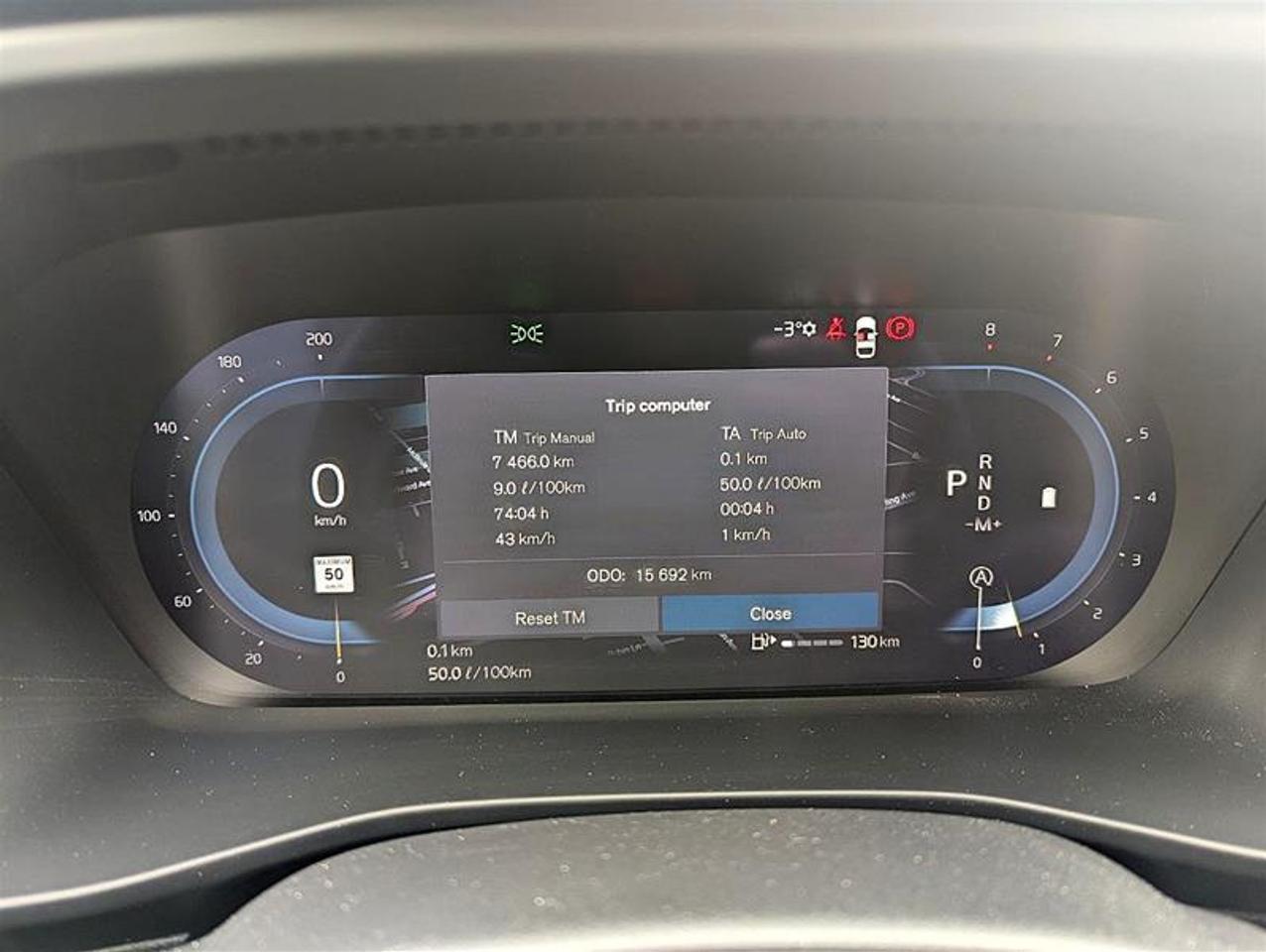 2025 Volvo XC40 B5 Plus   AWD   Low KM   Climate Pkg   3.49% Photo