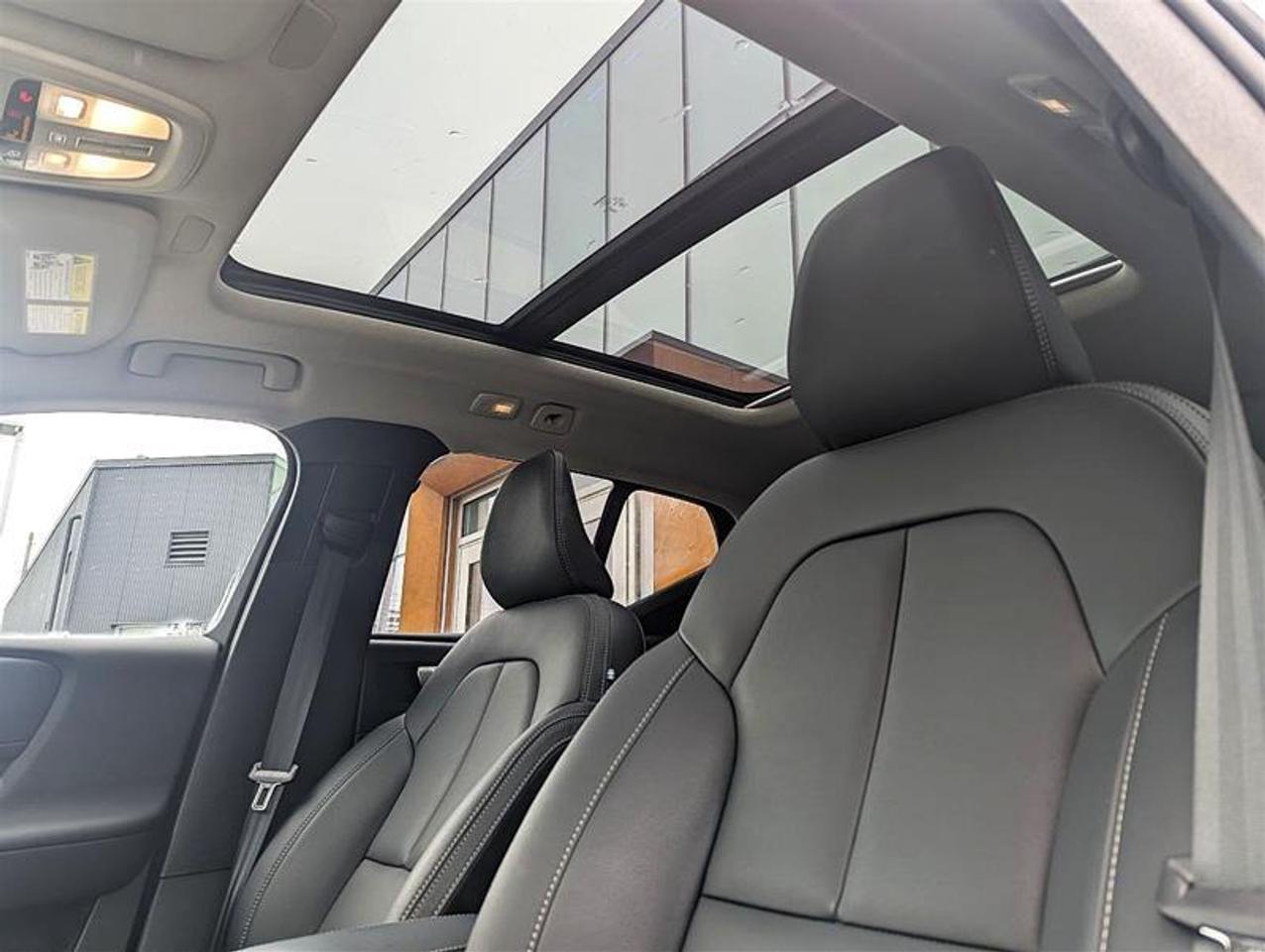 2025 Volvo XC40 B5 Plus   AWD   Low KM   Climate Pkg   3.49% Photo