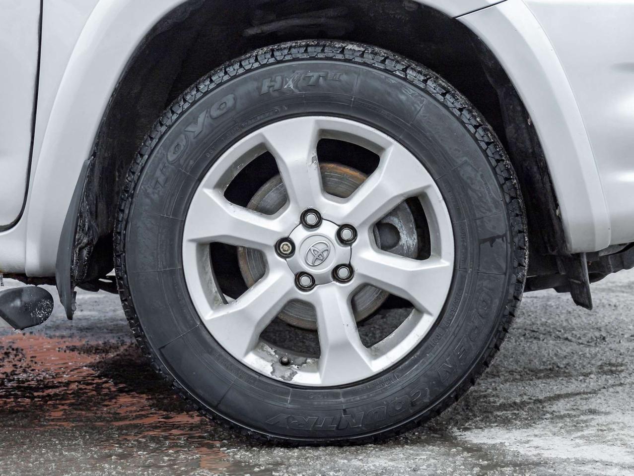 2009 Toyota RAV4 4WD V6 Limited, Leather, Sunroof, Camera Photo
