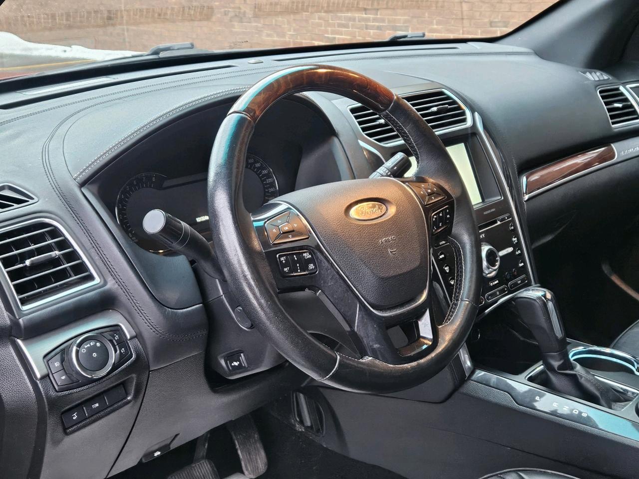 2016 Ford Explorer 4WD 4DR PLATINUM Photo