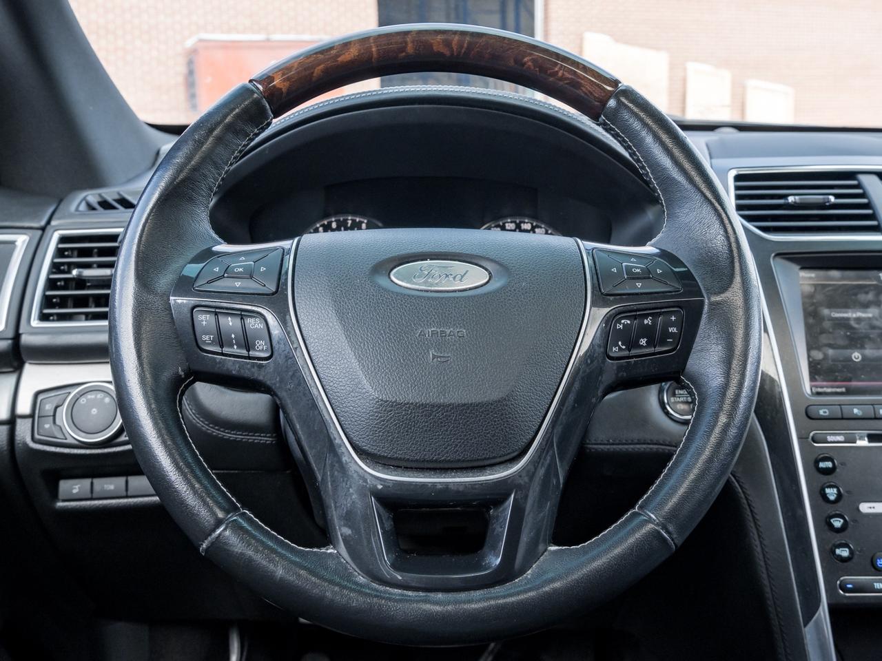 2016 Ford Explorer 4WD, Platinum, Nav, Camera, Leather, Sunroof, No a Photo