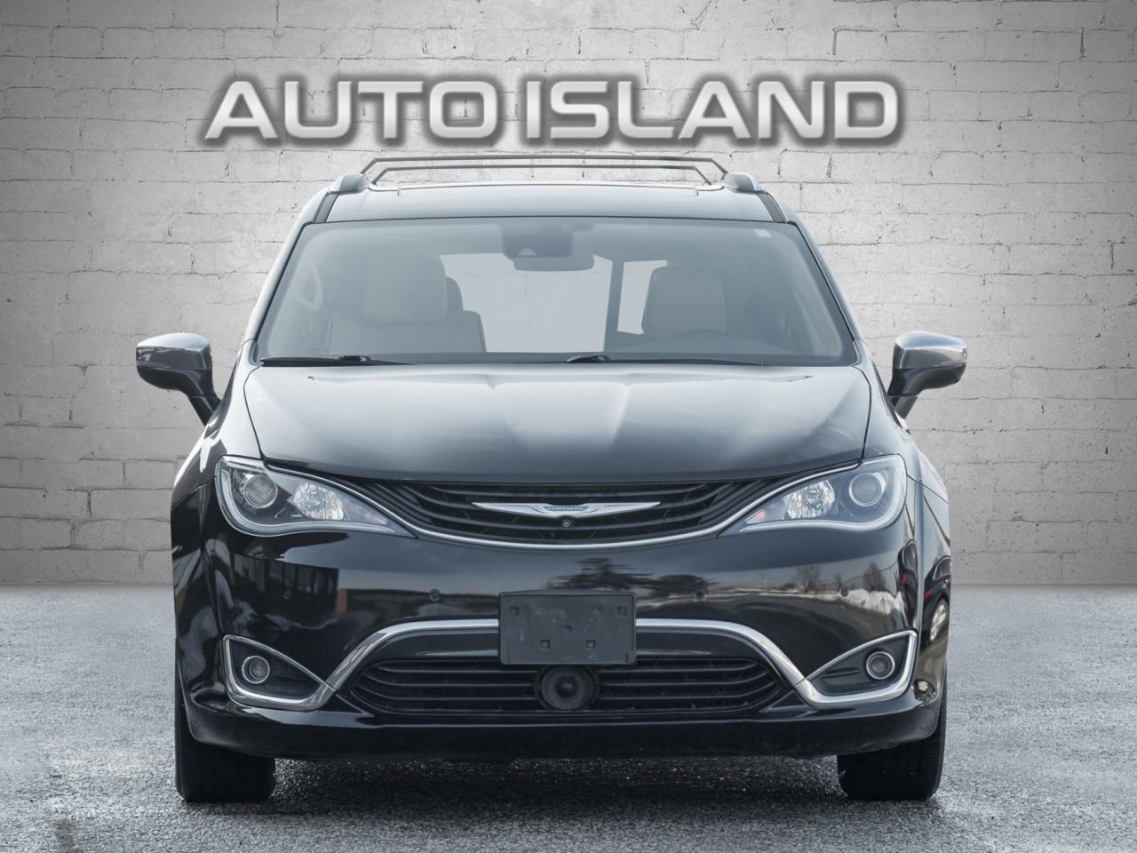 2017 Chrysler Pacifica Platinum Hybrid, Nav, Pano Sunroof Photo